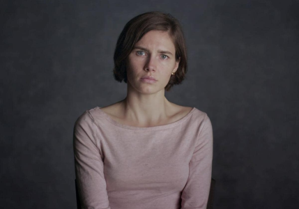 Indignación en Italia: Amanda Knox vuelve a lucrarse con el asesinato de Meredith Kercher a través de una polémica serie